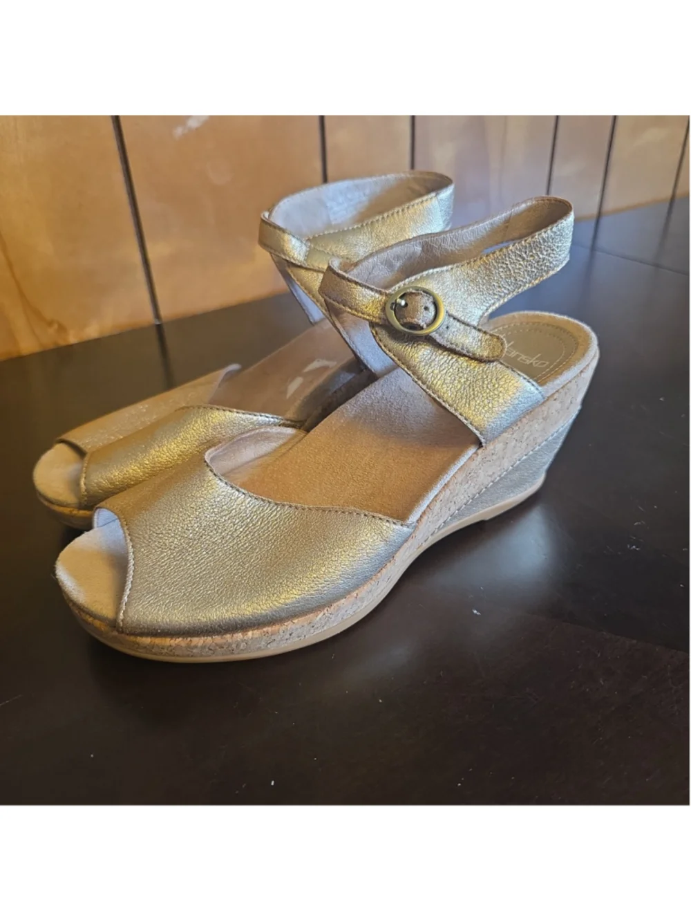 Dansko Charlotte Wedge Sandals Gold Crinkle Leather Women's Sz 41
